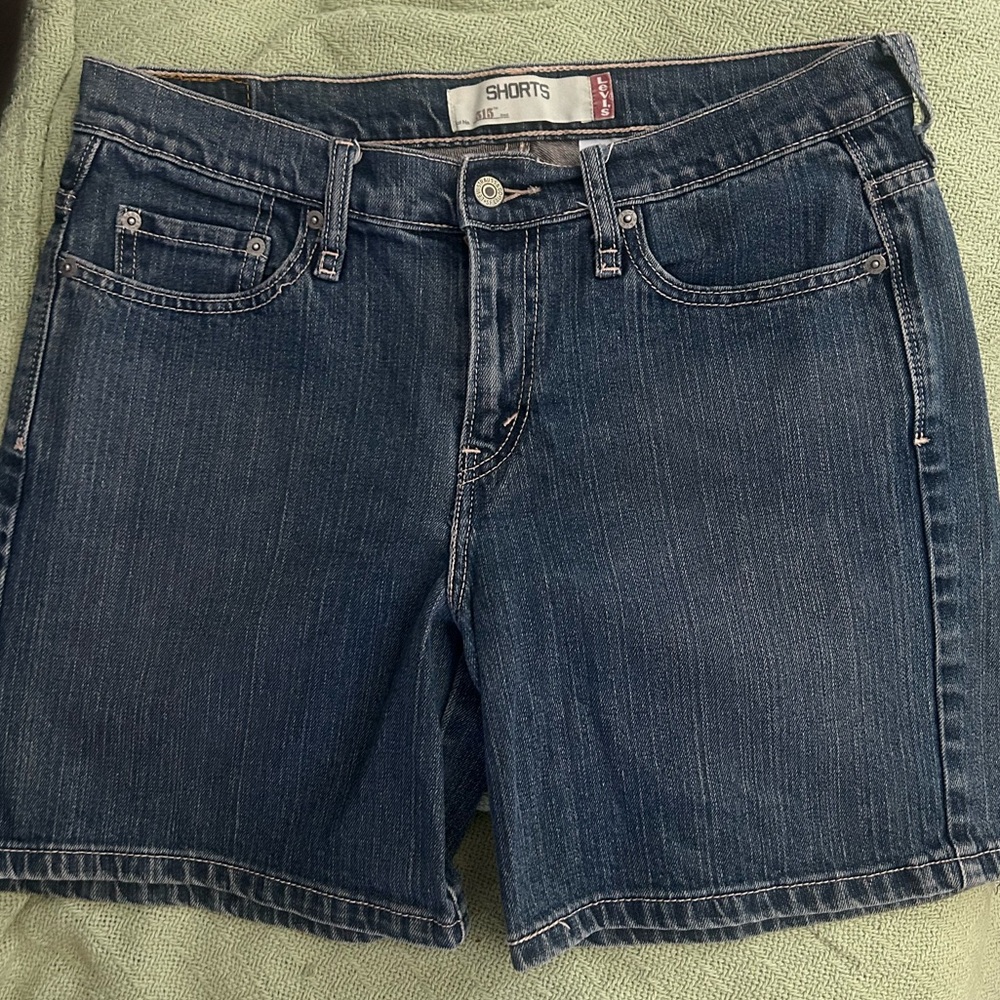 Great condition Levis shorts, straight leg, mid length